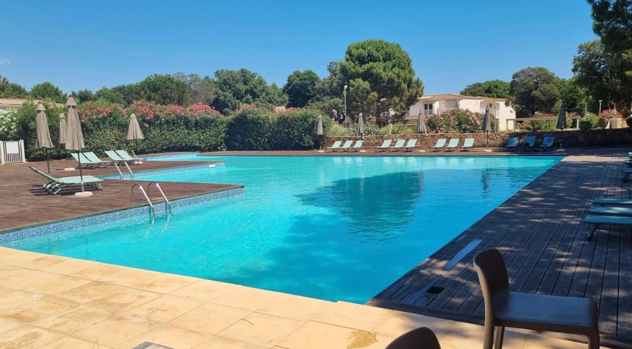 Apartment Fiori Di Cala Rossa: Beachfront With Pool Access *