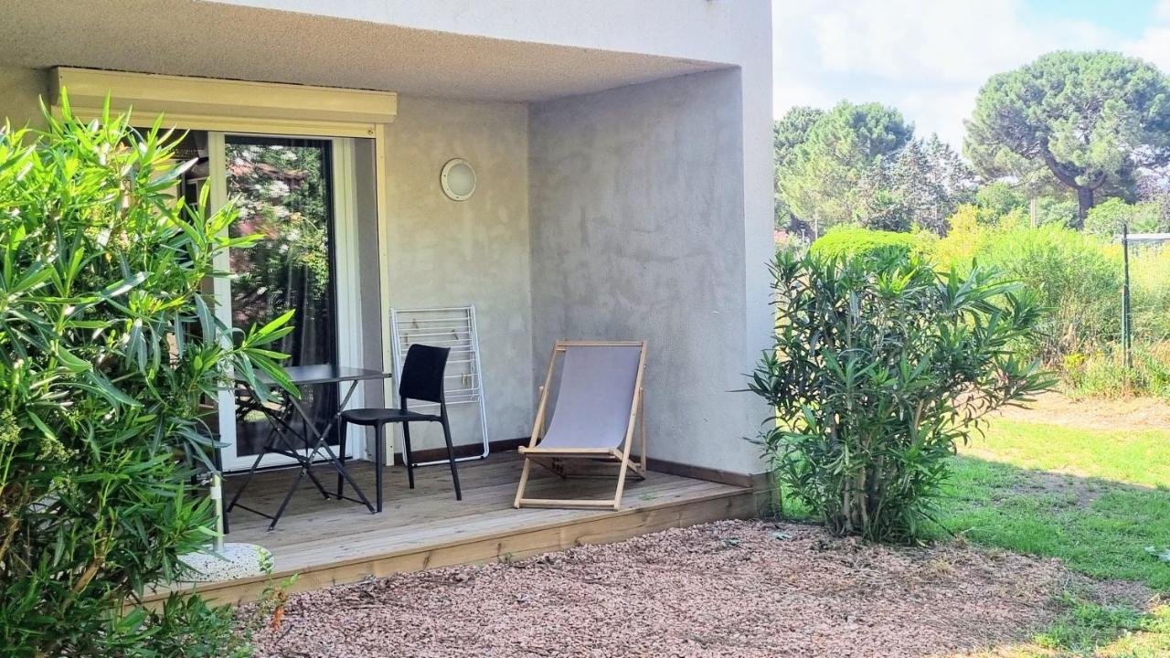 Apartment Fiori Di Cala Rossa: Beachfront With Pool Access