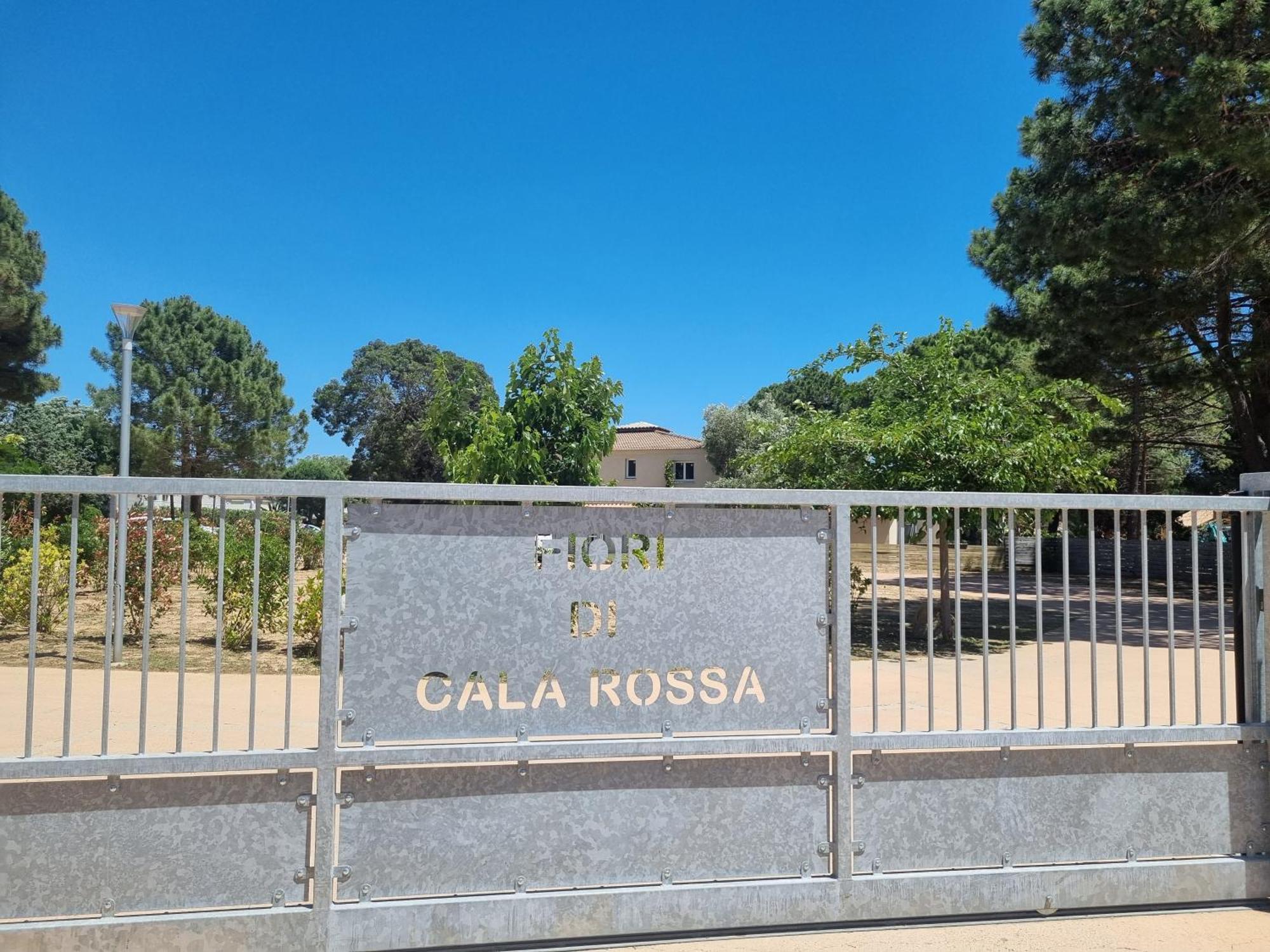 Fiori Di Cala Rossa: Beachfront With Pool Access Apartment