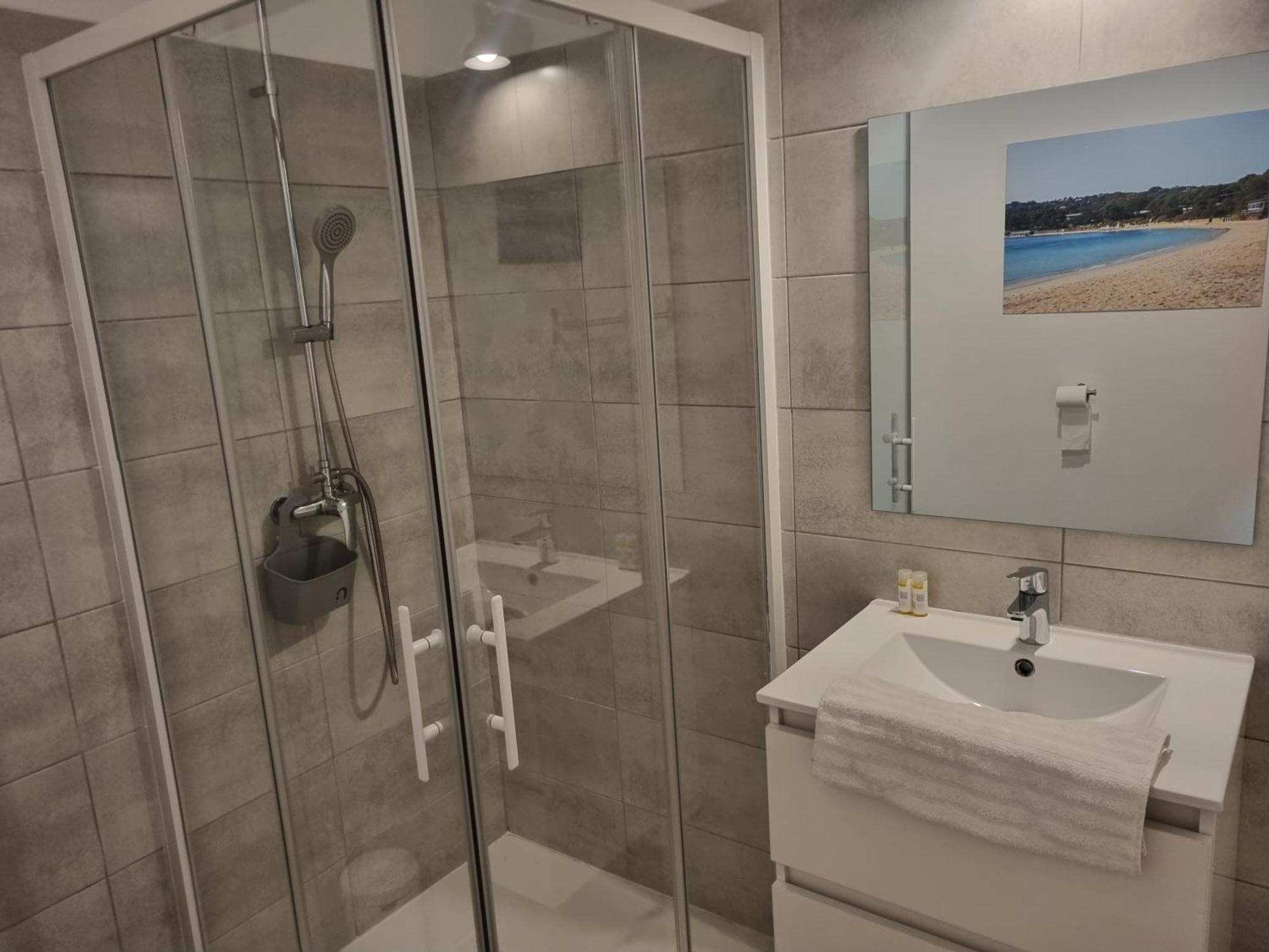 Apartment Fiori Di Cala Rossa: Beachfront With Pool Access Lecci